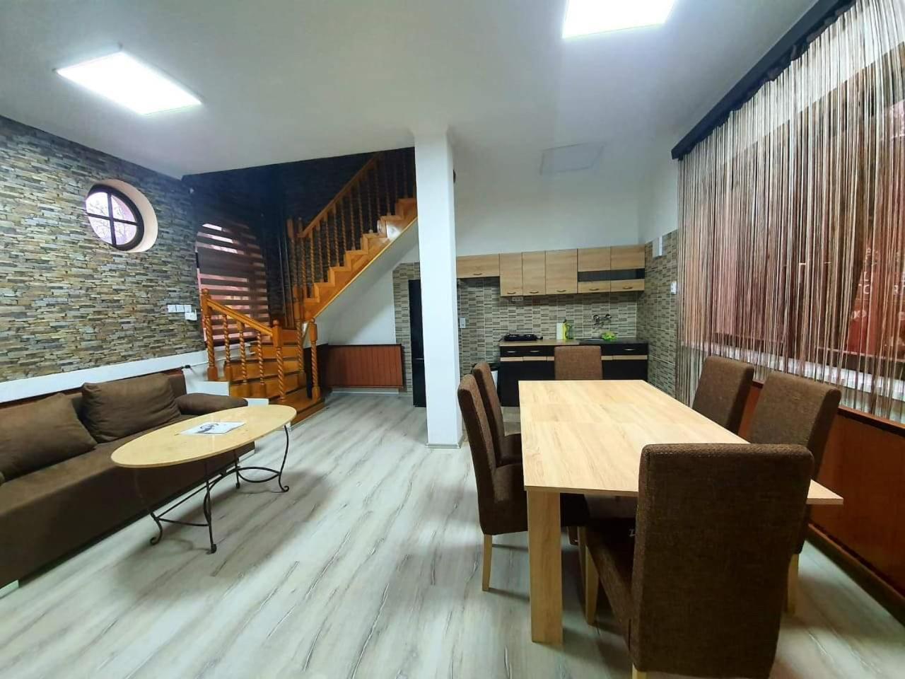 No1 Vendeghaz Hotel Parad Exterior photo